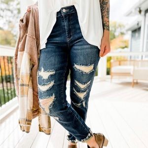 EUC Judy blue amazing stretch in these boyfriend style jeans with distressing!👖